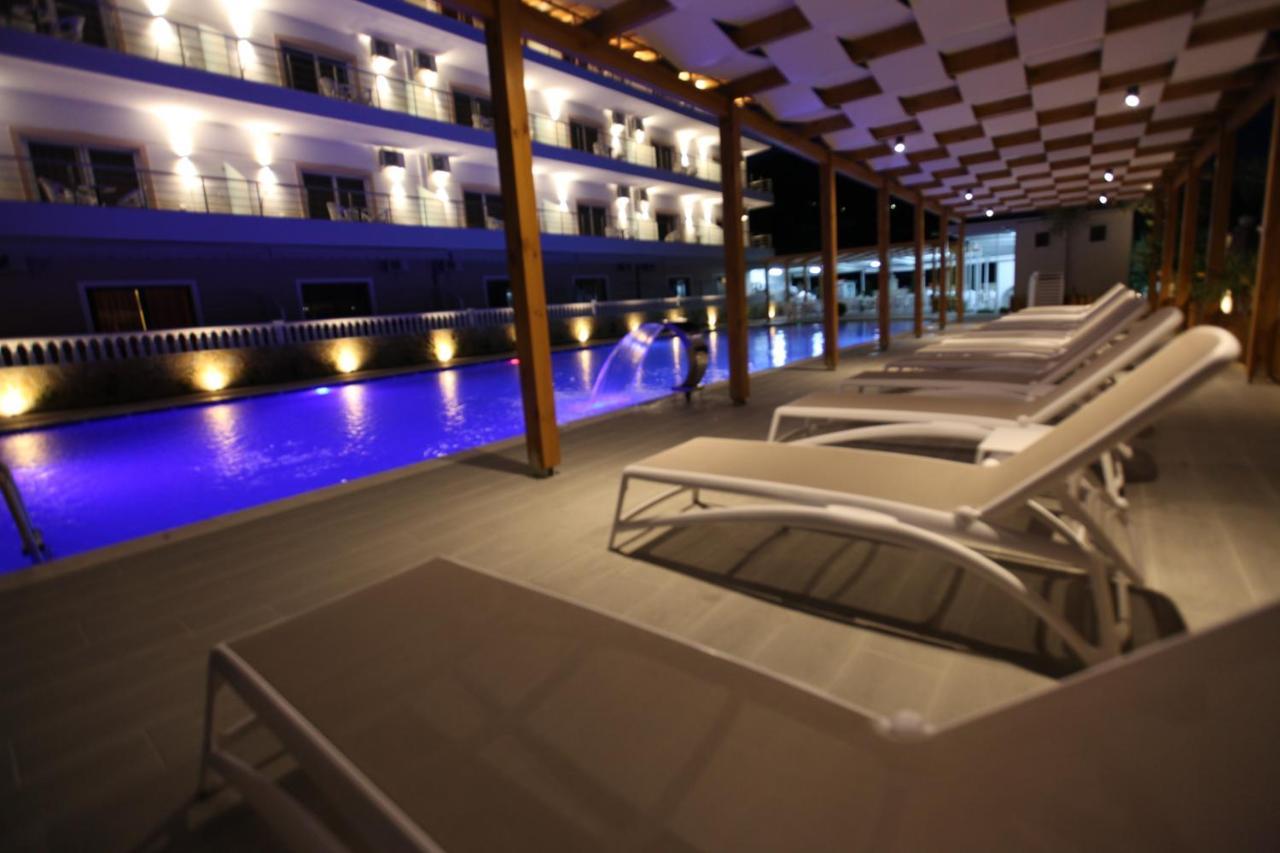 בורש Hotel Riviera מראה חיצוני תמונה