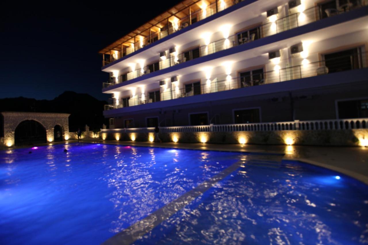 בורש Hotel Riviera מראה חיצוני תמונה