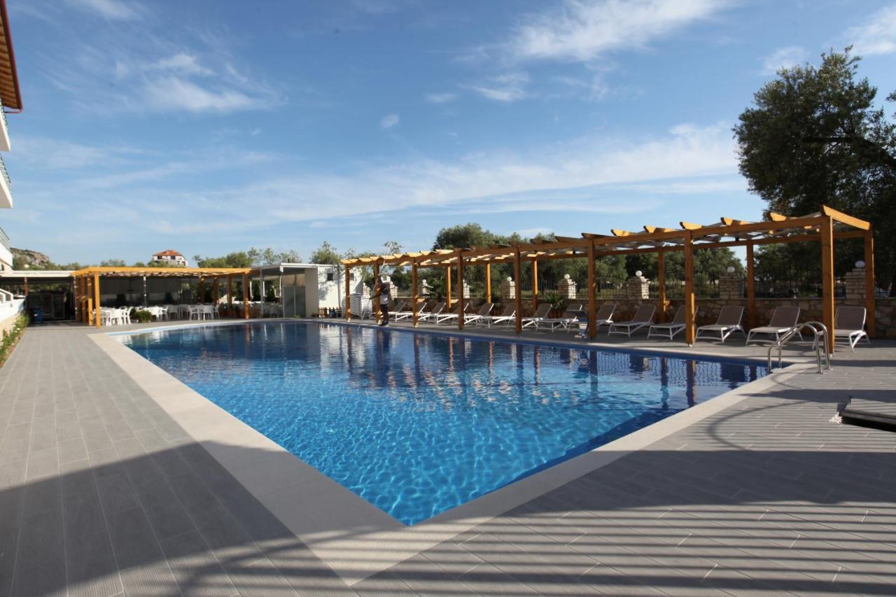 בורש Hotel Riviera מראה חיצוני תמונה