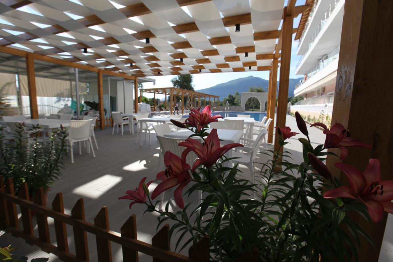בורש Hotel Riviera מראה חיצוני תמונה