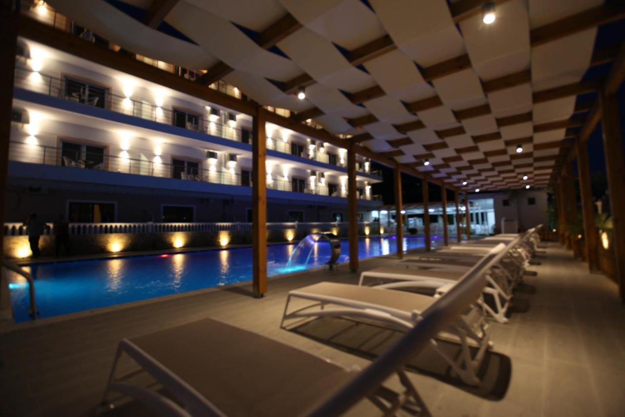 בורש Hotel Riviera מראה חיצוני תמונה