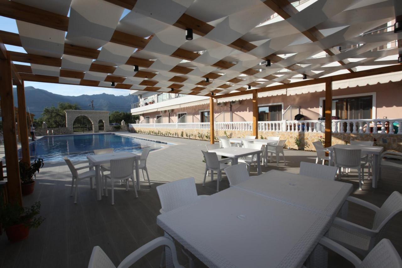 בורש Hotel Riviera מראה חיצוני תמונה
