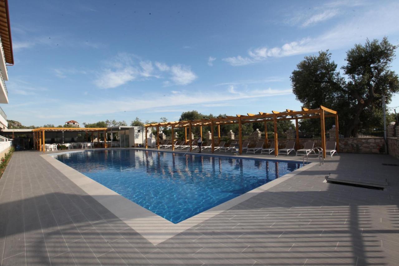 בורש Hotel Riviera מראה חיצוני תמונה